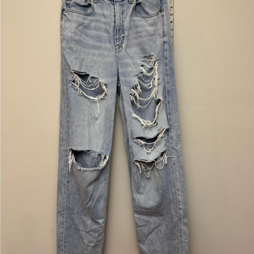 American Eagle Distressed Ripped Mom Jeans Light Wash Size 2